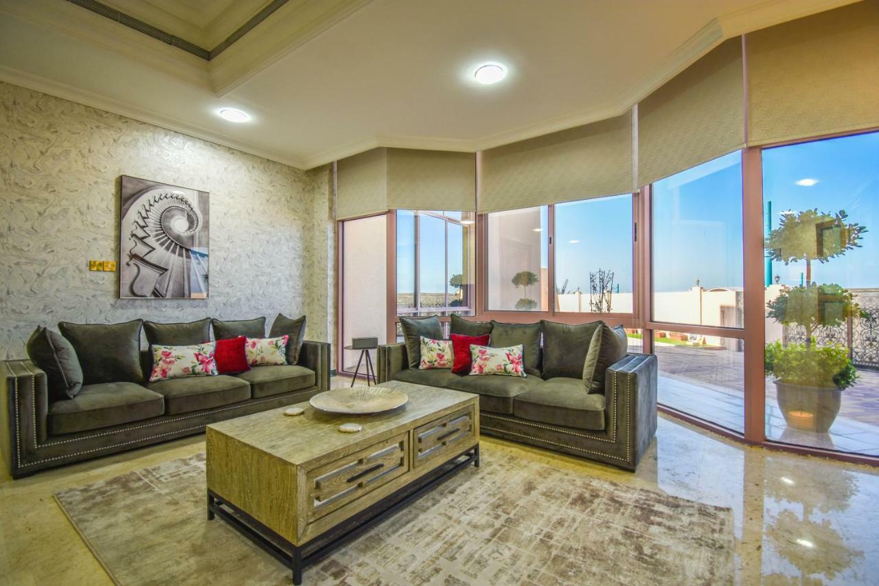 Villa Hometown - Kite Palace - Lavish 7 Bedrooms On Kite Beach