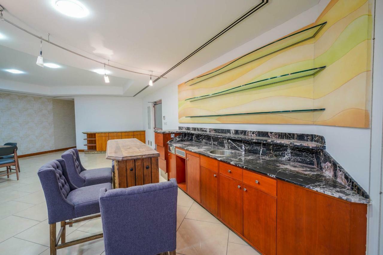Hometown - Kite Palace - Lavish 7 Bedrooms On Kite Beach Villa *