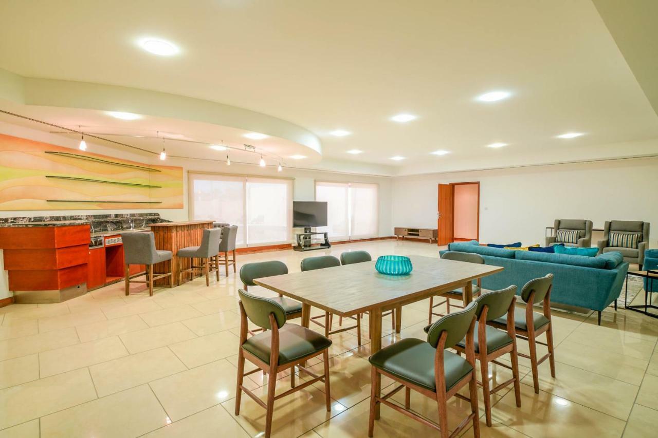 Villa Hometown - Kite Palace - Lavish 7 Bedrooms On Kite Beach