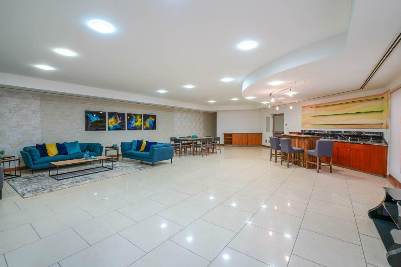 Villa Hometown - Kite Palace - Lavish 7 Bedrooms On Kite Beach